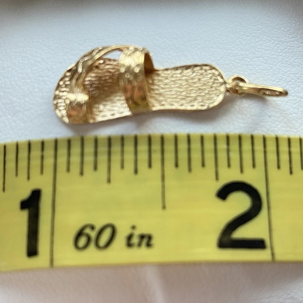 18k Gold Flip Flop Summer Sandal Charm Pendant - Hallmarked 750 (Unoaerre) - Picture 9 of 13